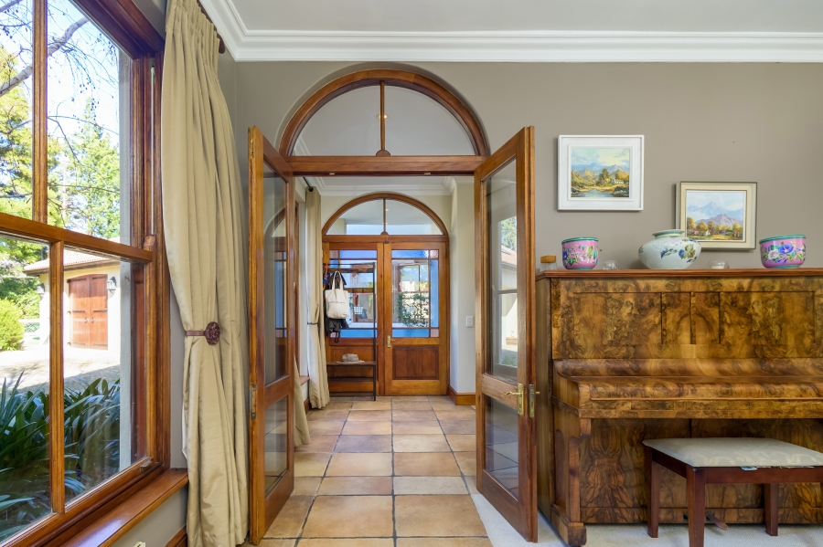 7 Bedroom Property for Sale in Zwaanswyk Western Cape